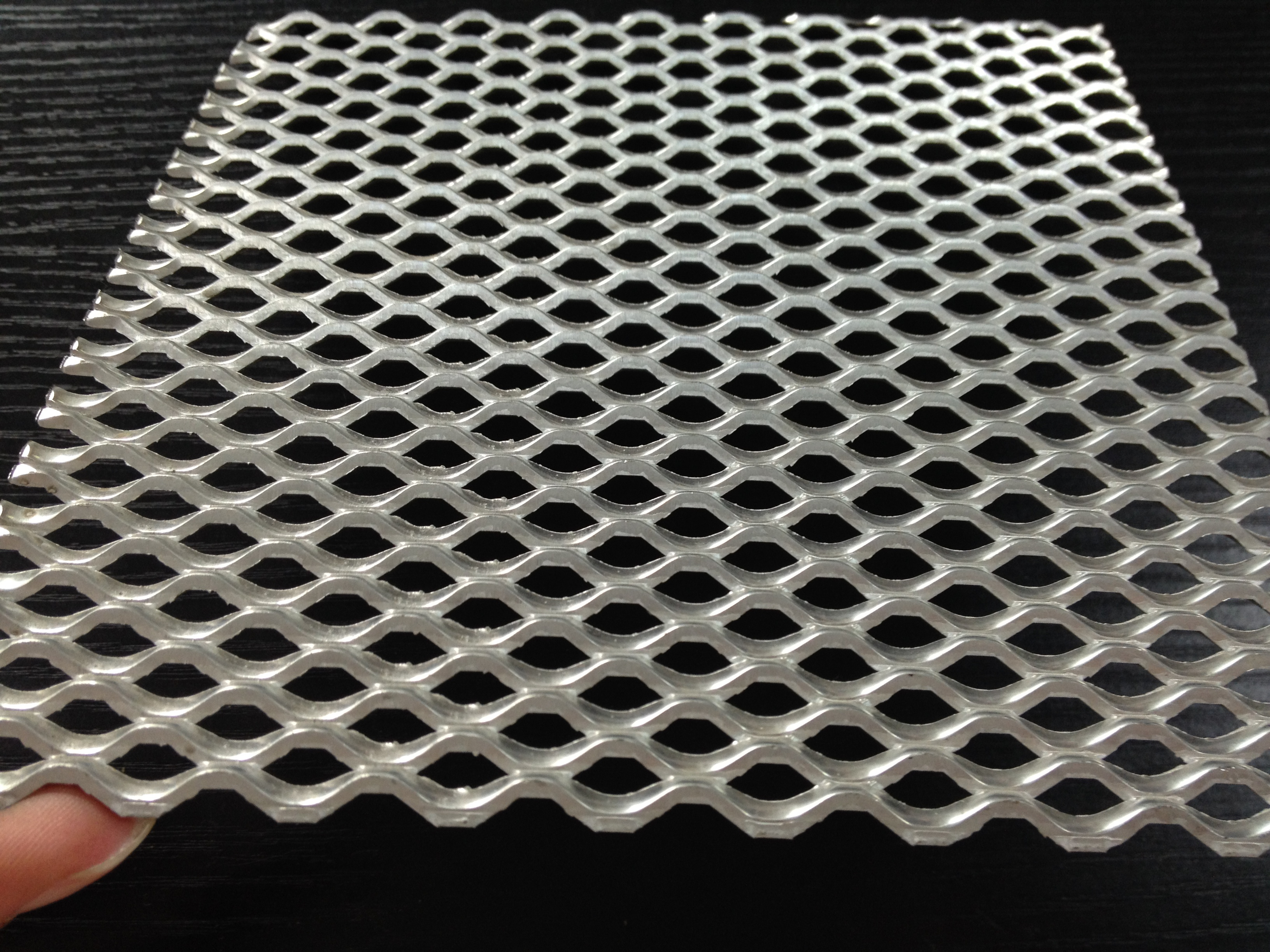 Heavy Duty Small Hole  Expanded Metal Mesh for Highway Isolation network