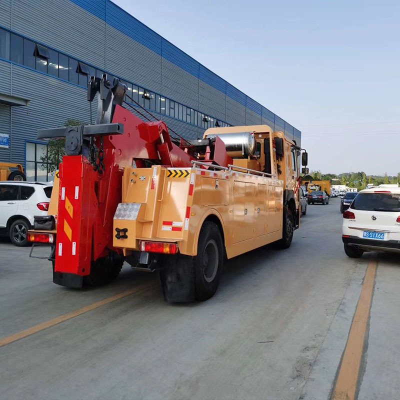 SINOTRUK HOWO 4x2 Emergency Rescue Wrecker Truck Road Block Removal Truck Towing Wrecker For Sale