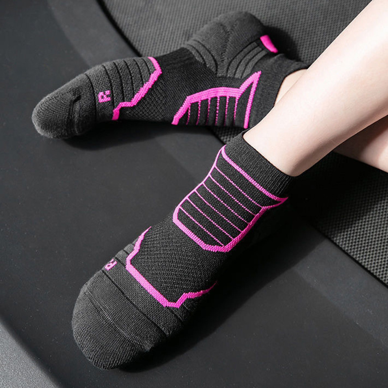 China Socks Wholesale 100% polyester socks comfortable sweat-proof quarter socks