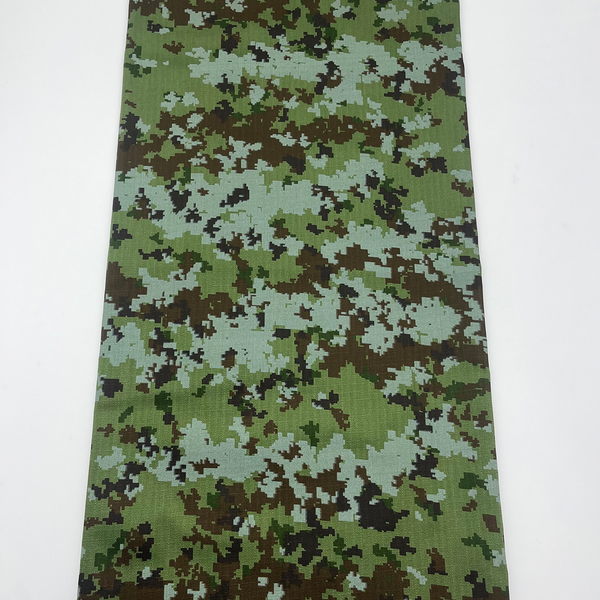 Yilong Fabric Factory Direct Sale Polyester Cotton CVC Ripstop Green Based Woodland Camouflage Fabric For Milispec Uniform Tents