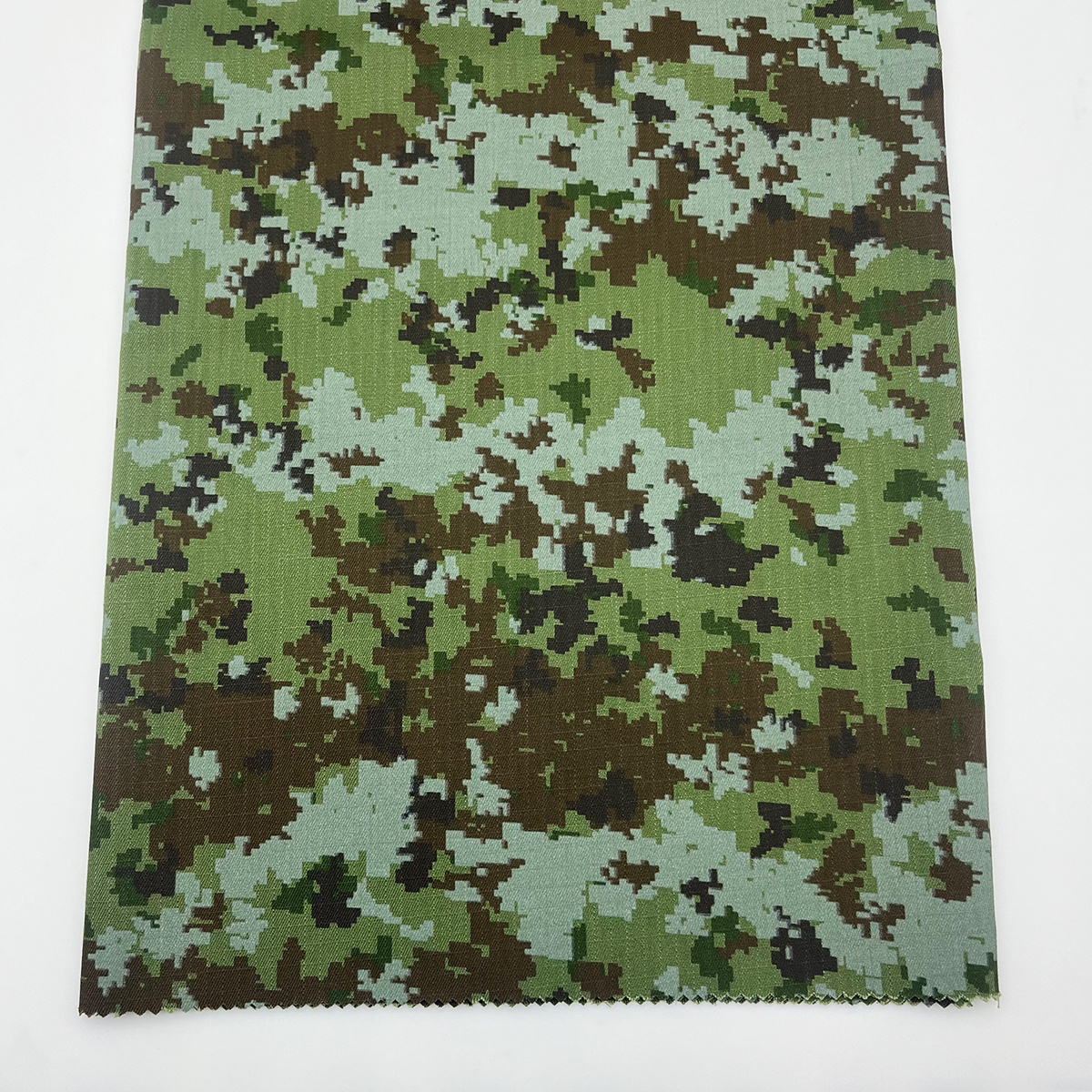 Yilong Fabric Factory Direct Sale Polyester Cotton CVC Ripstop Green Based Woodland Camouflage Fabric For Milispec Uniform Tents