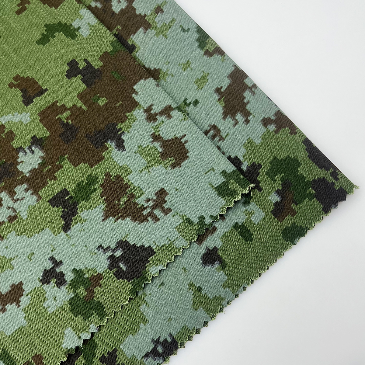 Yilong Fabric Factory Direct Sale Polyester Cotton CVC Ripstop Green Based Woodland Camouflage Fabric For Milispec Uniform Tents