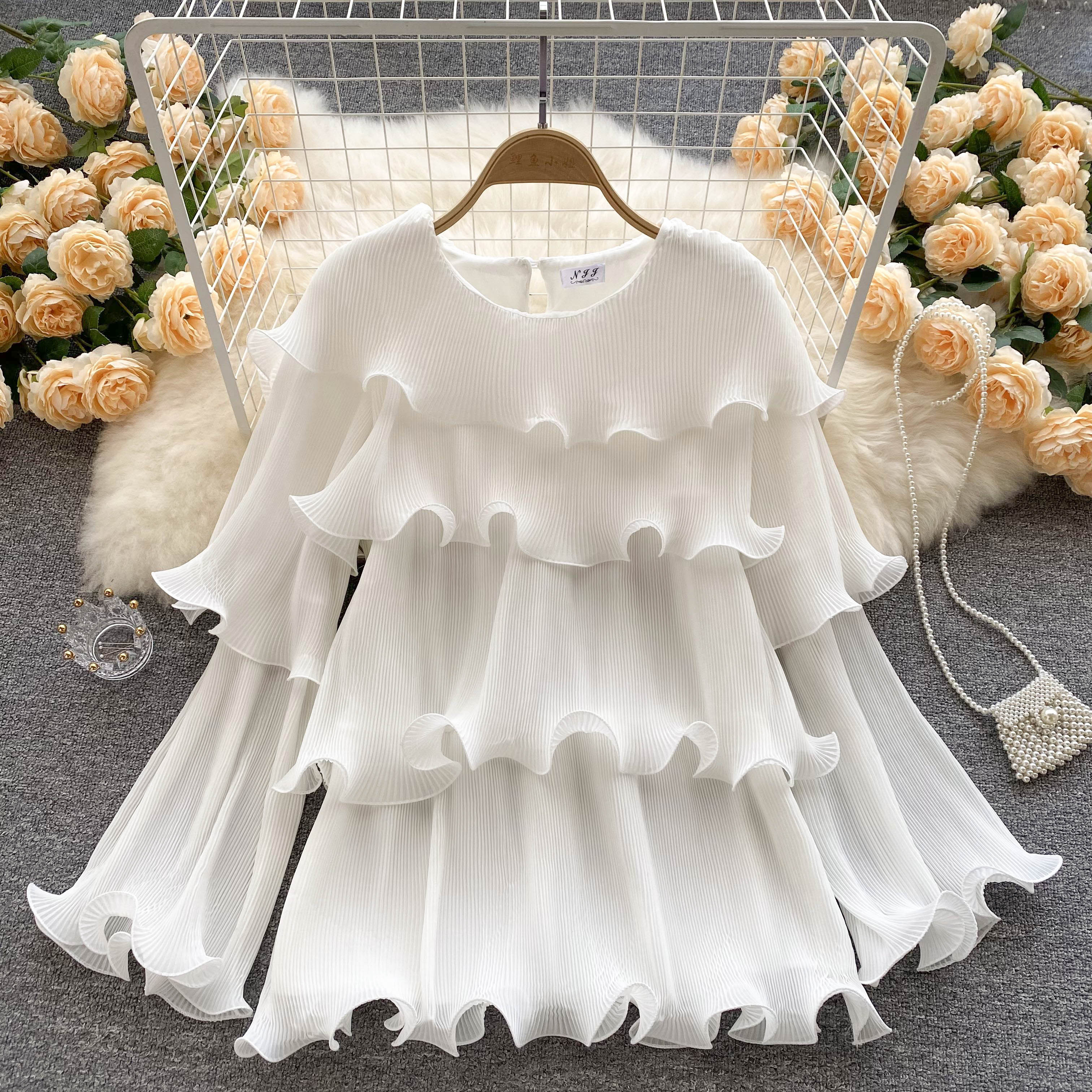 Women Blouses Elegant Chic Design Tops Fashionable Round Neck Ruffles Loose Pleated Temperament Chiffon Shirts