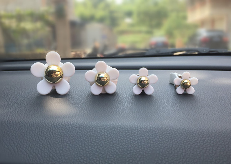 4pcs Floret Car Air Freshener Perfume Clip Cute Small Flowers Pink Car Accessories Interior Woman Aromatherapy Air Vent Clip