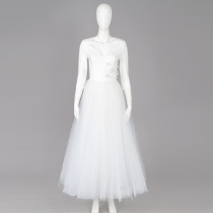 Back Zip Closure Snow White Elegant Quater Long Sleeves Wedding Ball Gown Dress with Flower Accessories