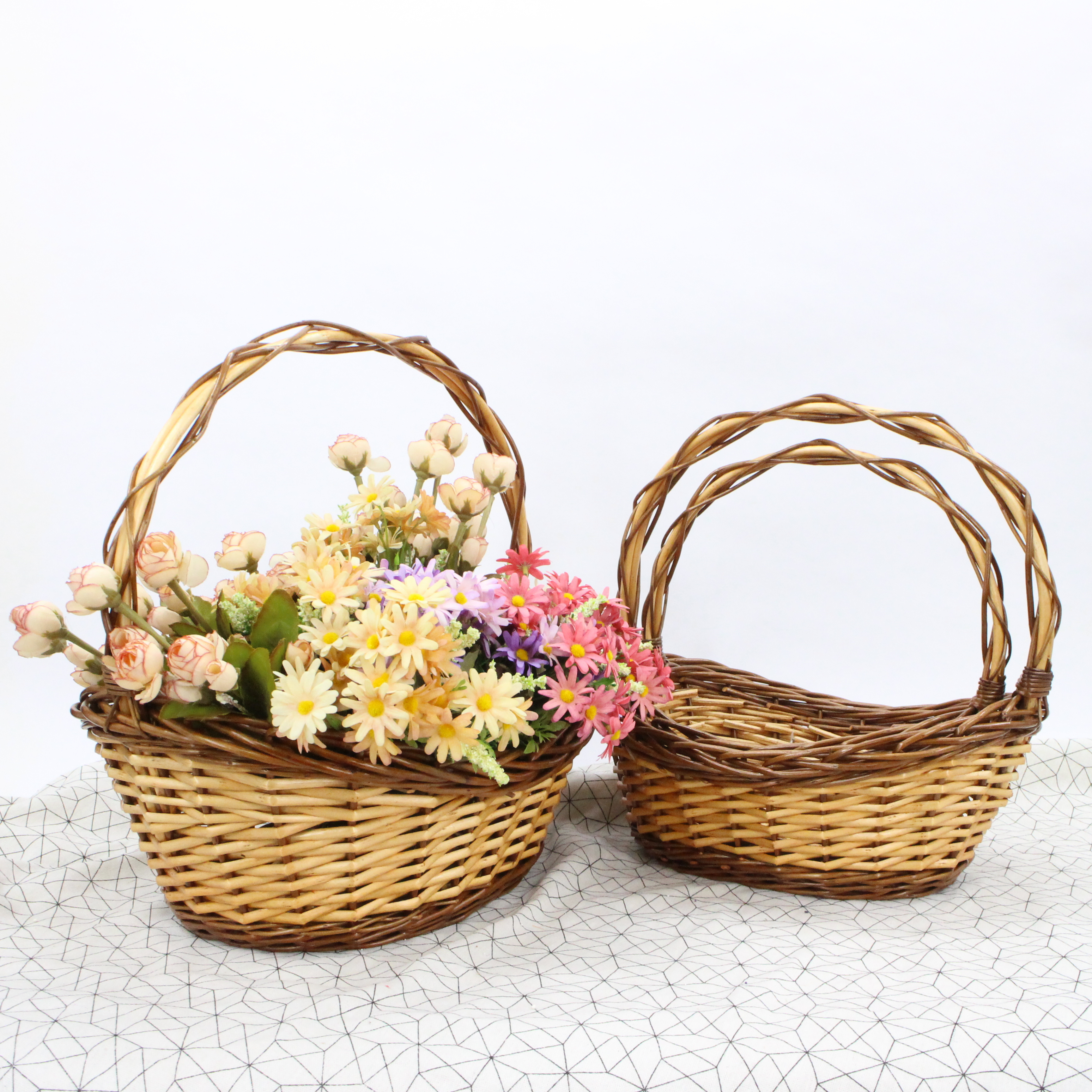 Boat shaped environmentally friendly dual color willow mixed woven handmade storage basket flower basket