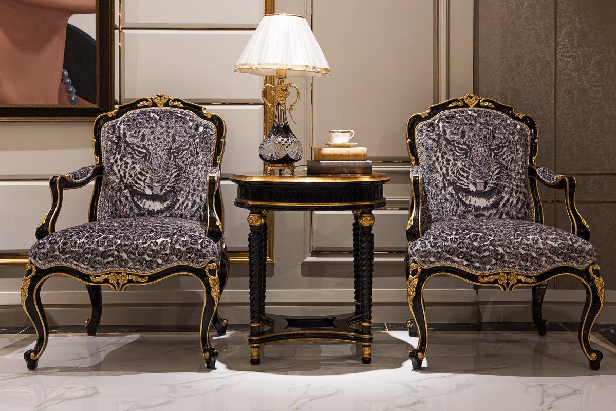 Italian Style Antique Classic style Elegant Chair for Living Room Carved Wood Golden accent Armchair leisure chair