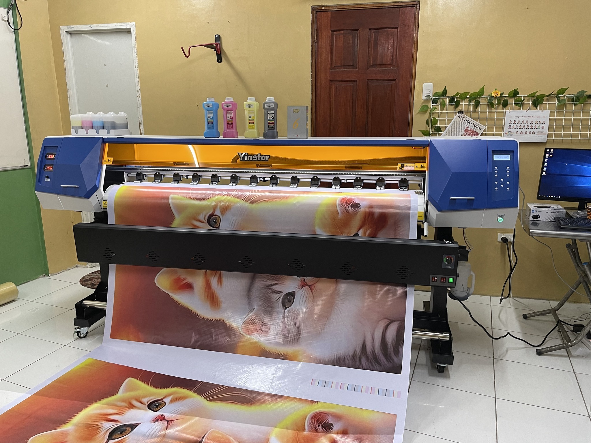 China Factory Direct Sale 1.8m Eco Solvent Printer With Single XP600 F1080 i3200 Head Large Format Tarpaulin Printing Machine