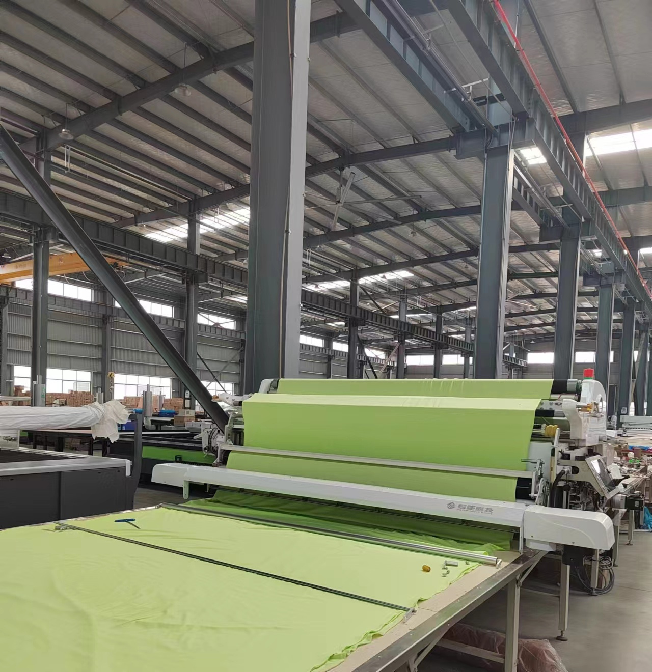 Automatic compact spread cloth fabric roll spreader machine garment industry high speed woven fabric spreading machine