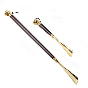 Factory Wholesale Luxury Wear Shoe Helper Lion Head Long Handle Shoe Horn men women shoehorn