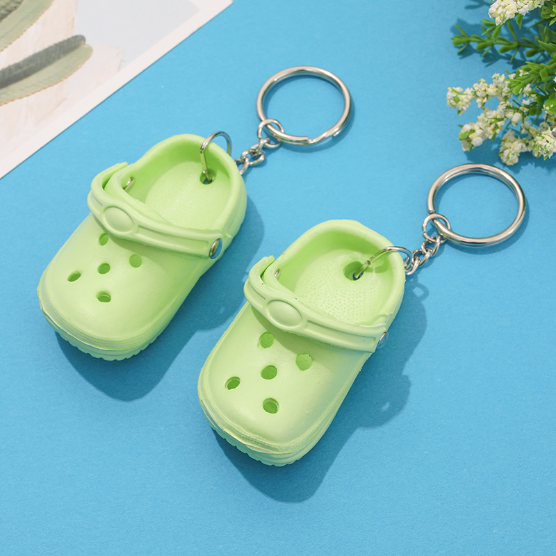 Hot selling holland style handmade EVA plastic 3d mini croc shoe keychain cartoon shoes keychains