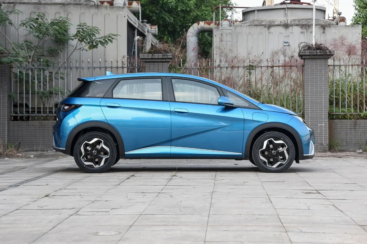 Byd Dolphin Electric Car 2023 Fashion Edition 420KM Ev Car Cost-Effective Compact Electric Vehicle