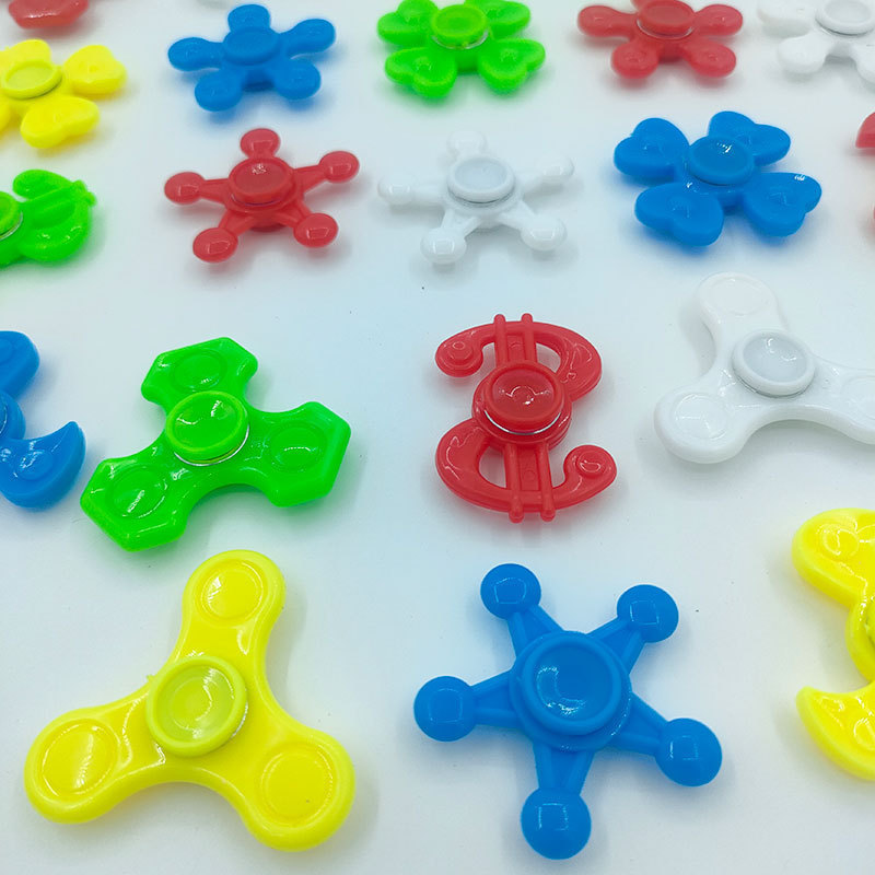 2024 Tiktok  wholesale 4cm children's fingertip spinner plastic mini fidget spinner stress relief toys