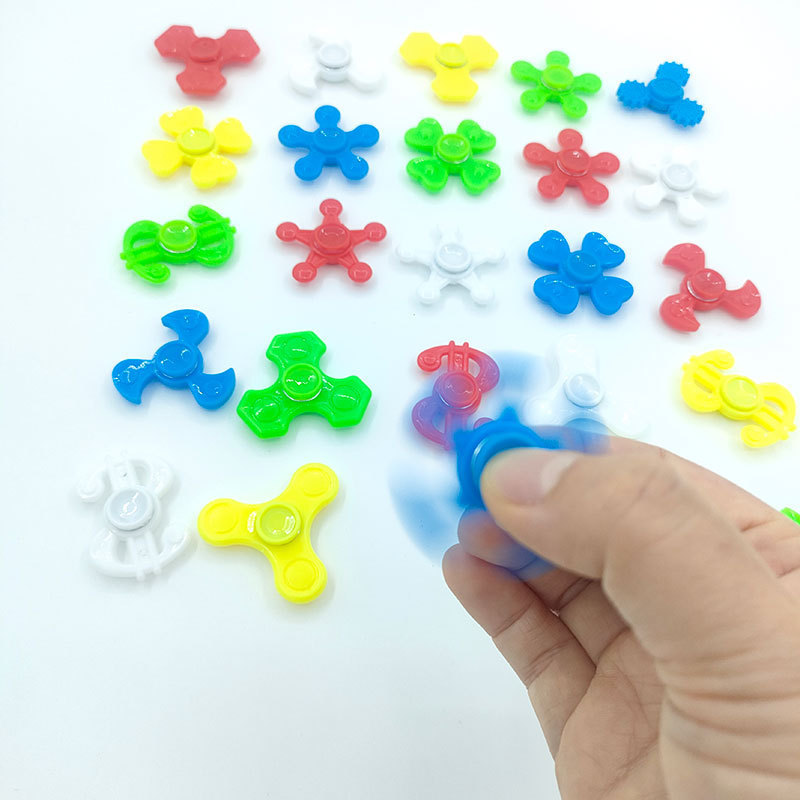 2024 Tiktok  wholesale 4cm children's fingertip spinner plastic mini fidget spinner stress relief toys