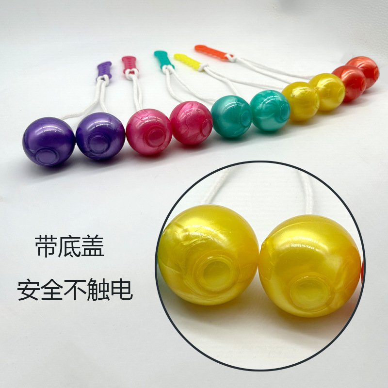 2023 Hot Selling Novelty Design Funny Tek Tek Noise Maker Pro Clackers Ball Click Clack Ball with Light for Kids