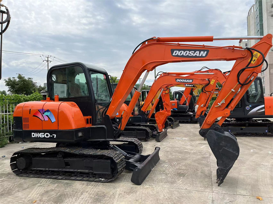 Used Doosan DH60-7 Excavator DX60 Hydraulic Mini Crawler Excavator High Quality Cheap Small Construction Machine Cheap for Sale