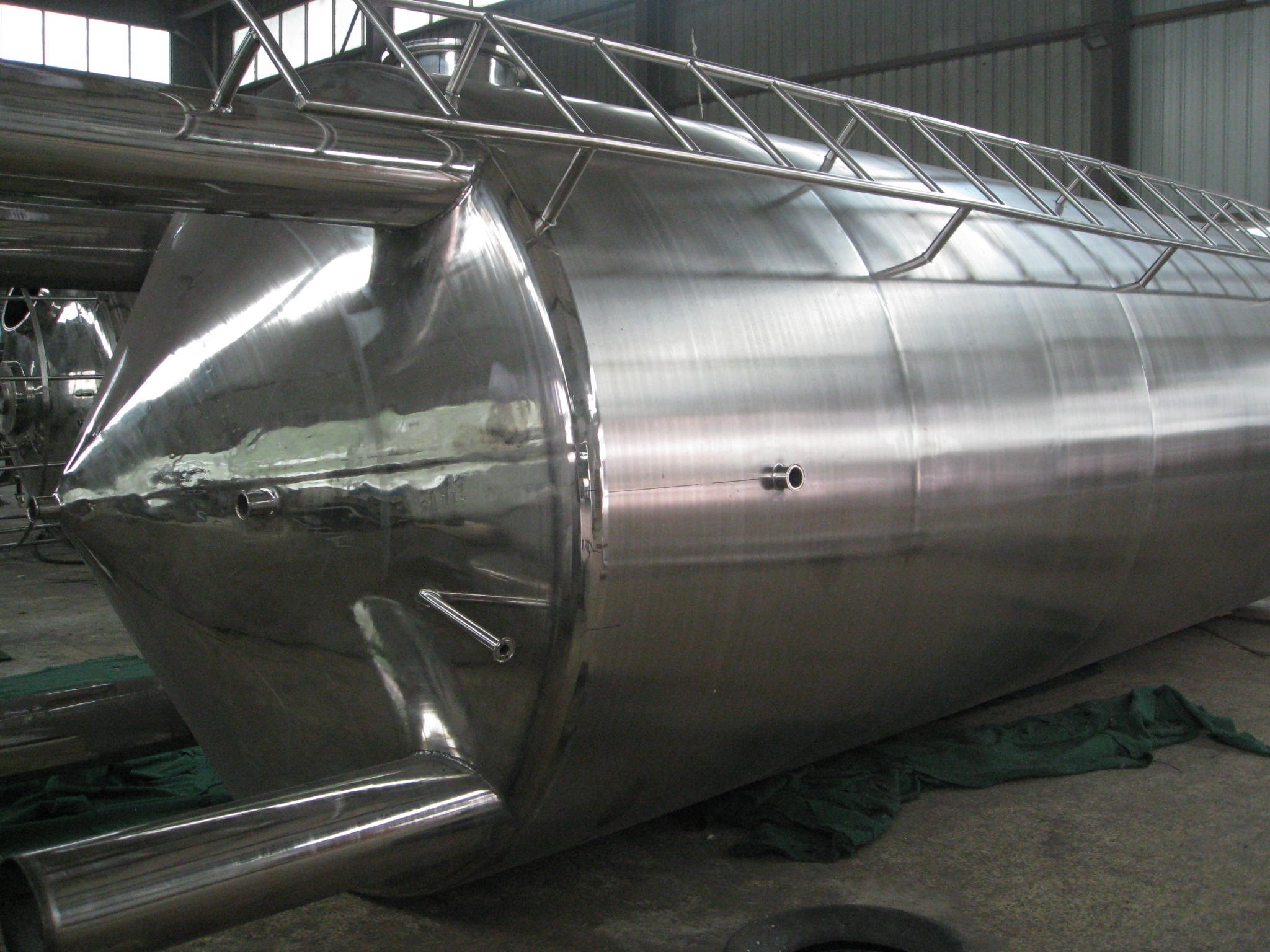 Ro Water Sanitary Vessel Solvent Syrup Container Ss316l Stainless Steel Storage Tank With Ladder