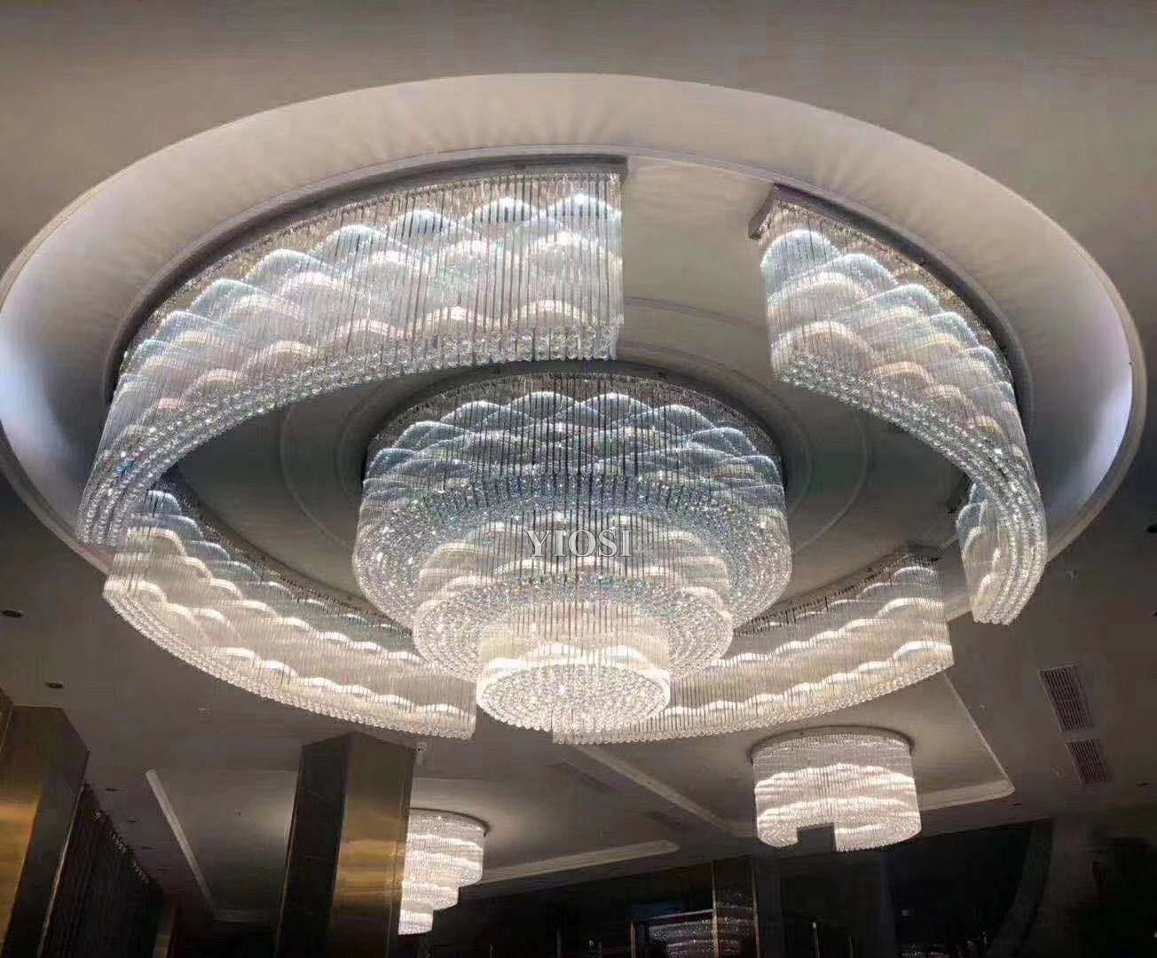 Round luxury crystal flush mount ceiling modern chandelier for Lobby room