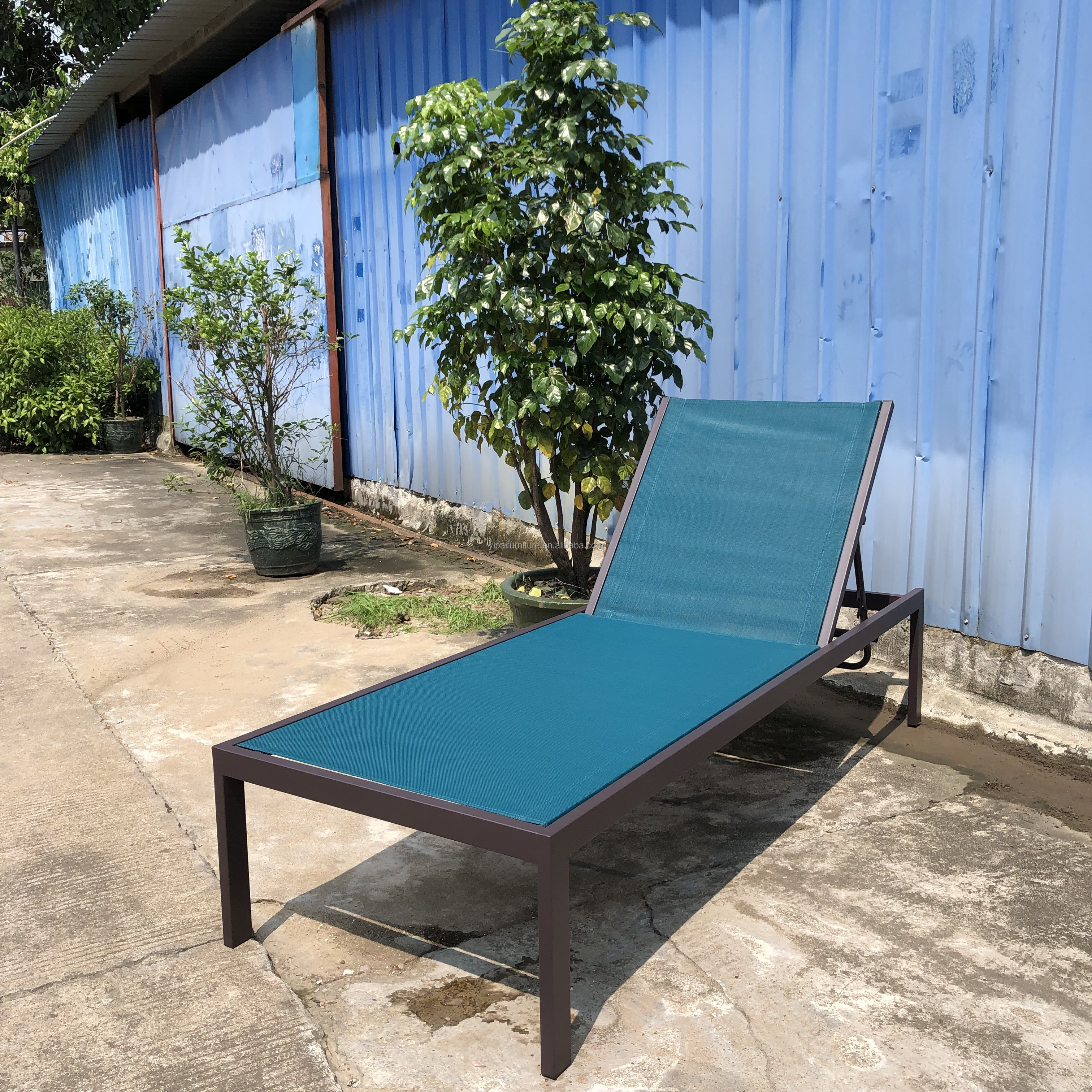 Cheap China metal folding high quality outdoor aluminium chaise lounge chair hot sales sun lounger chair ledge lounger