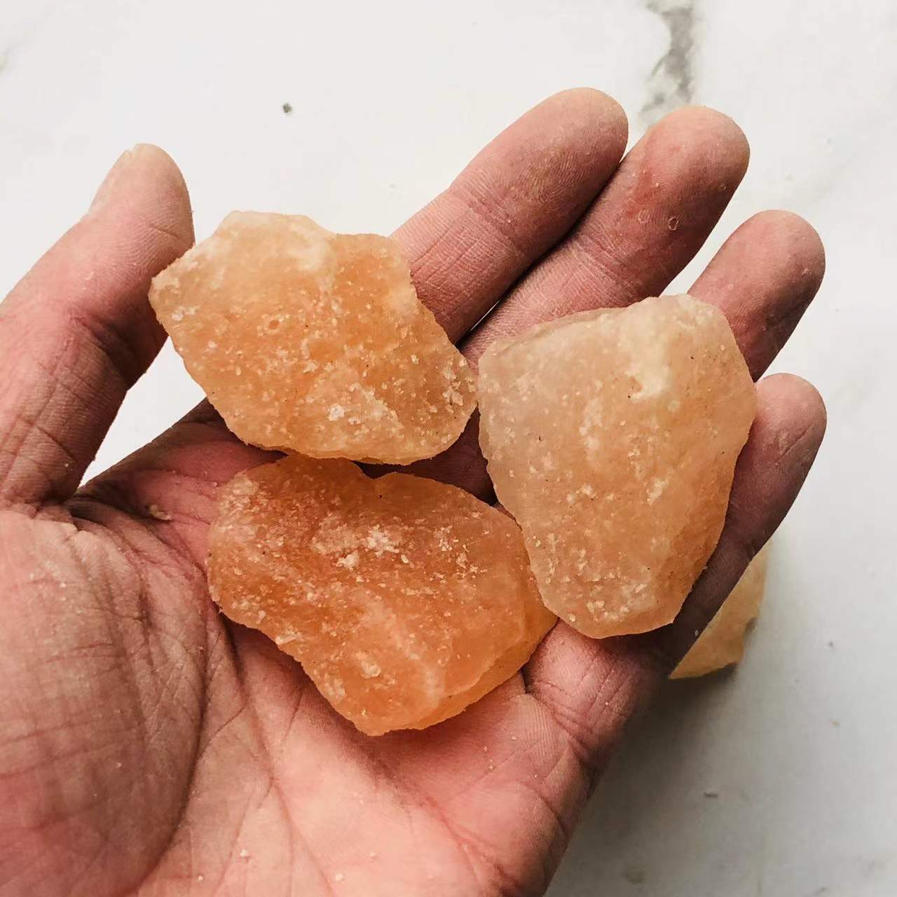 wholesale natural rough himalayan salt healing raw stone and raw crystal for decoration or gift