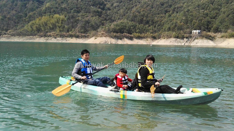 small and cheap plastic fishing kayak boat for family rowing