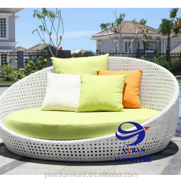 Outdoor Patio Canopy Cushioned Daybed Round Retractable Sofa Bed Modern Rattan