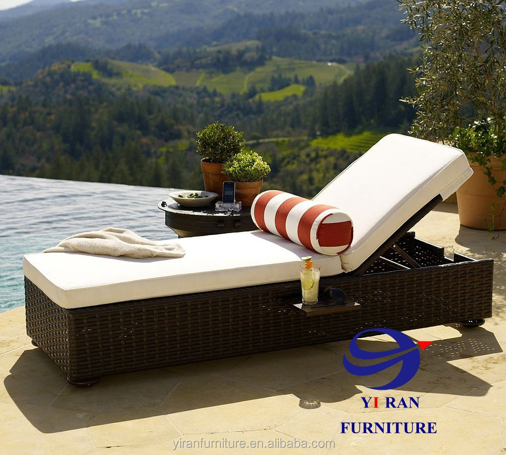 New Outdoor Wicker Sun Lounge Day Bed Wheels Pool Deck Rattan Cane Furniture