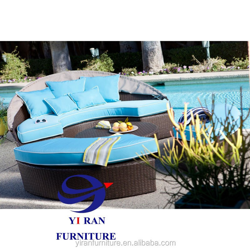 Outdoor Patio Canopy Cushioned Daybed Round Retractable Sofa Bed Modern Rattan