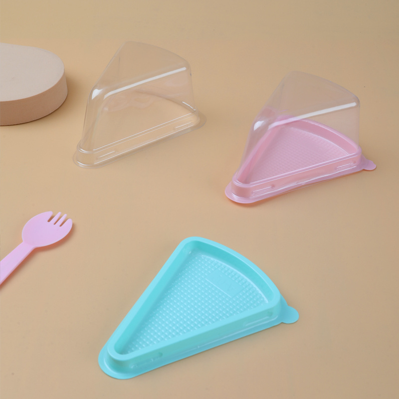 Wholesale PET Plastic Cake Blister Box Food Grade Cake Packaging Transparent Triangular Tiramisu Cake Box with Fork