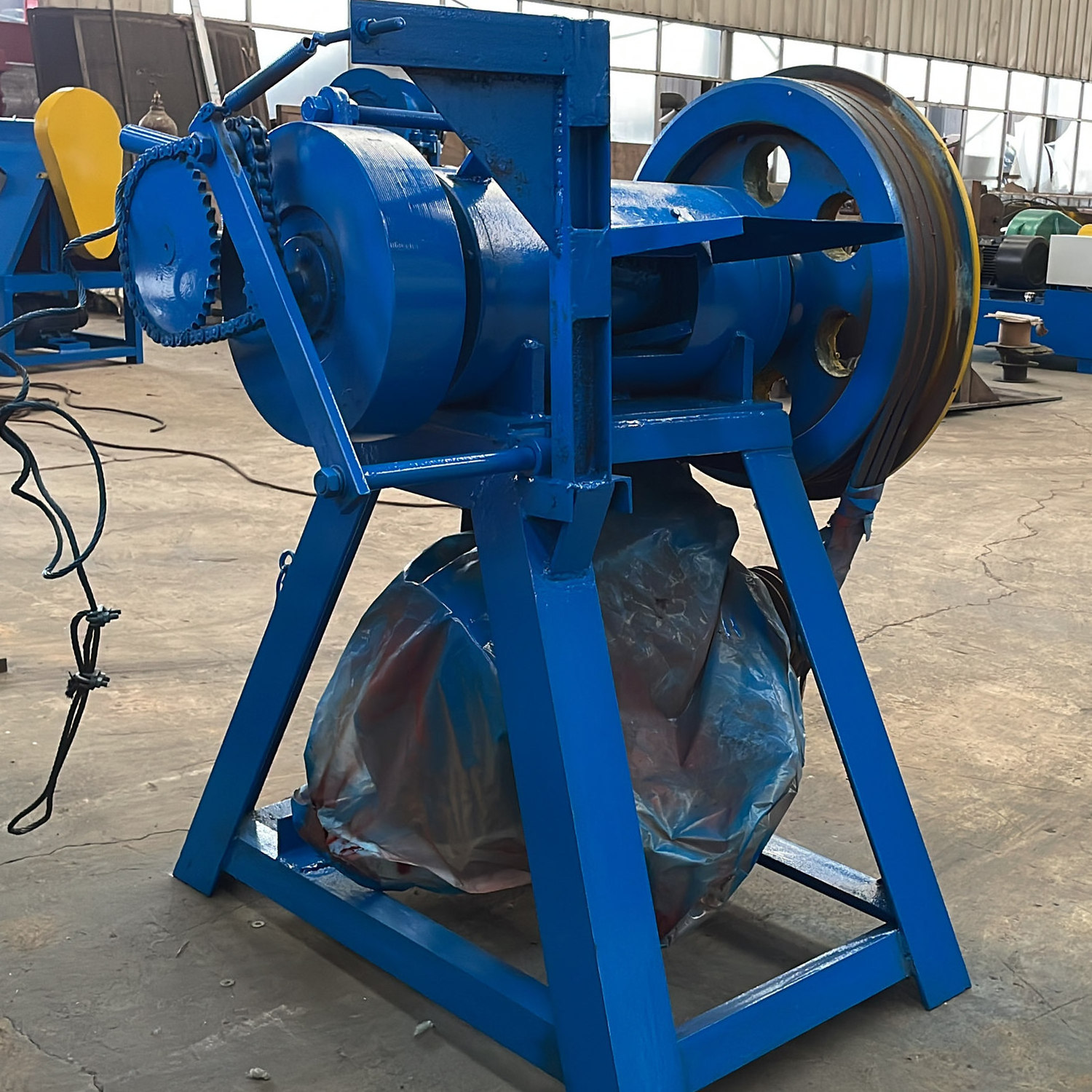 Top quality CE certification scrap tire recycling machine to make rubber block cutter