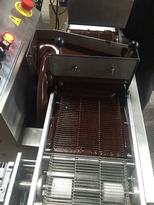 Cheap Small Automatic Chocolate Tempering Machine with Vibrating Vibration Table Chocolate Melting Processing Machine Price