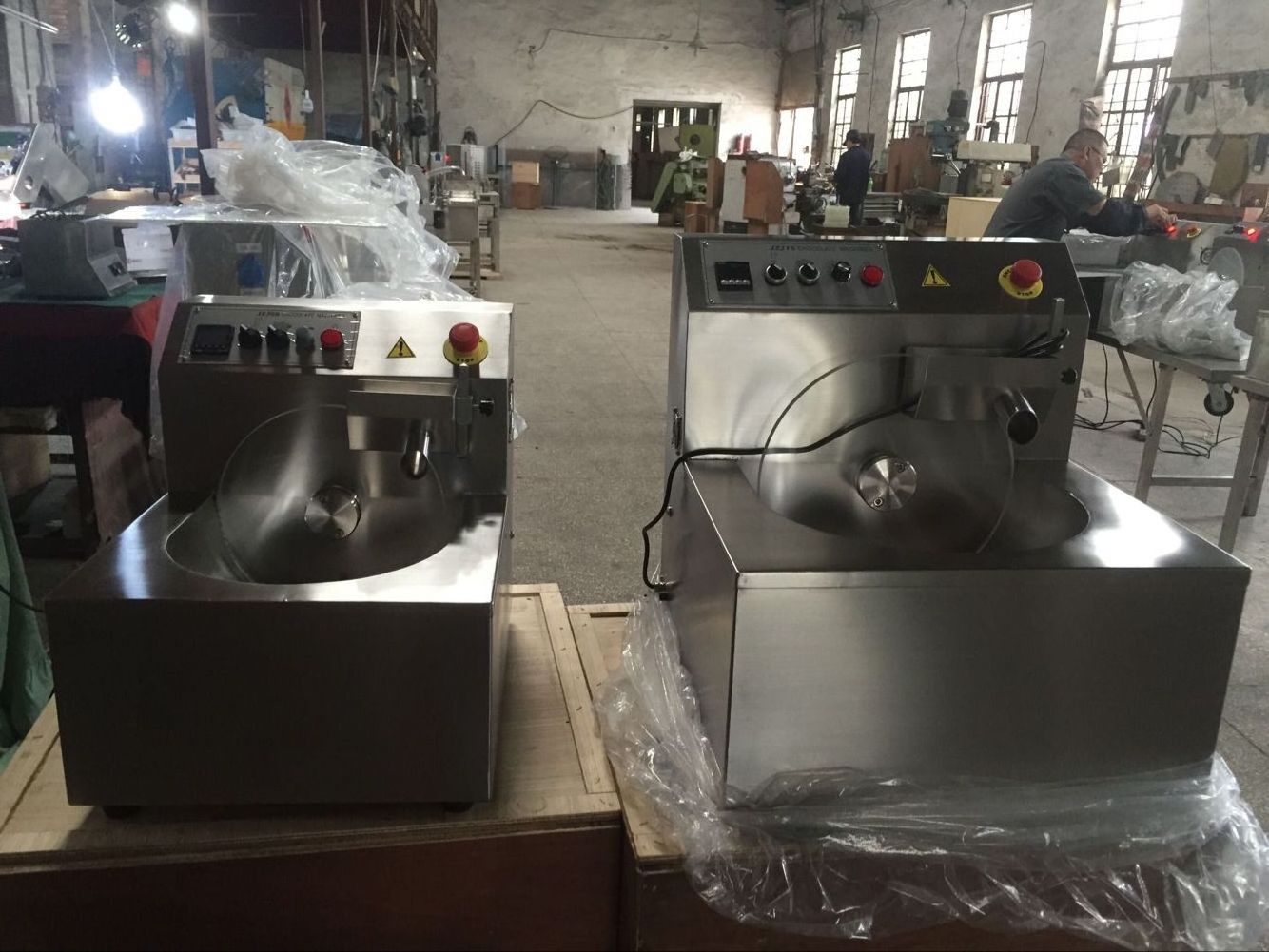 Cheap Small Automatic Chocolate Tempering Machine with Vibrating Vibration Table Chocolate Melting Processing Machine Price