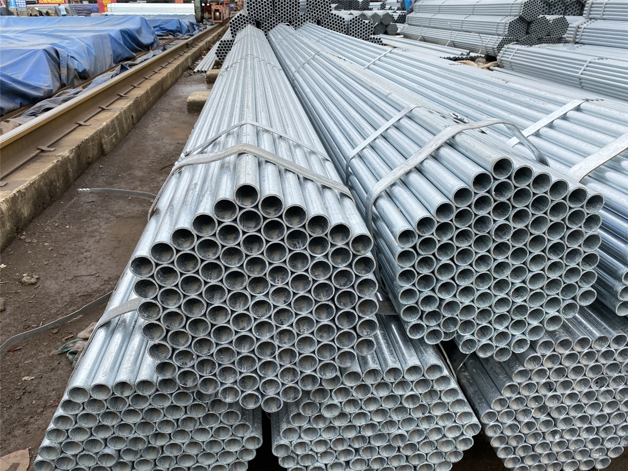 ASTM A53 550g zinc thickness hot dipped galvanized ERW welded steel pipes from Tianjin China