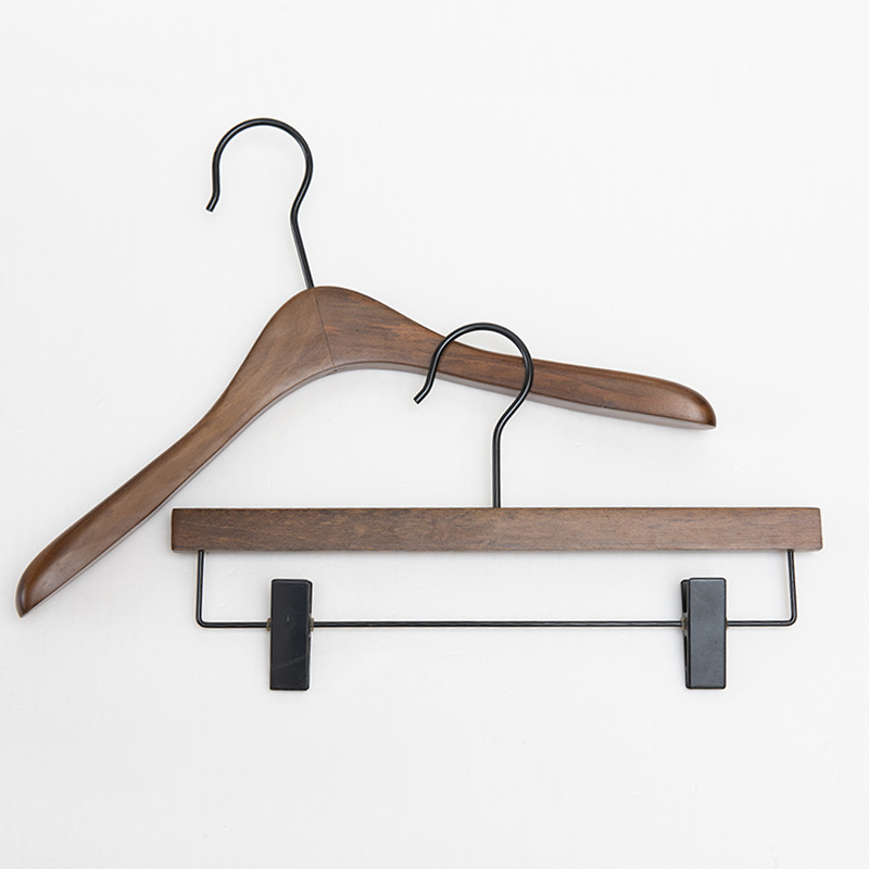 Deluxe Garment Hotel Brand Customized Wooden Hanger with Clips