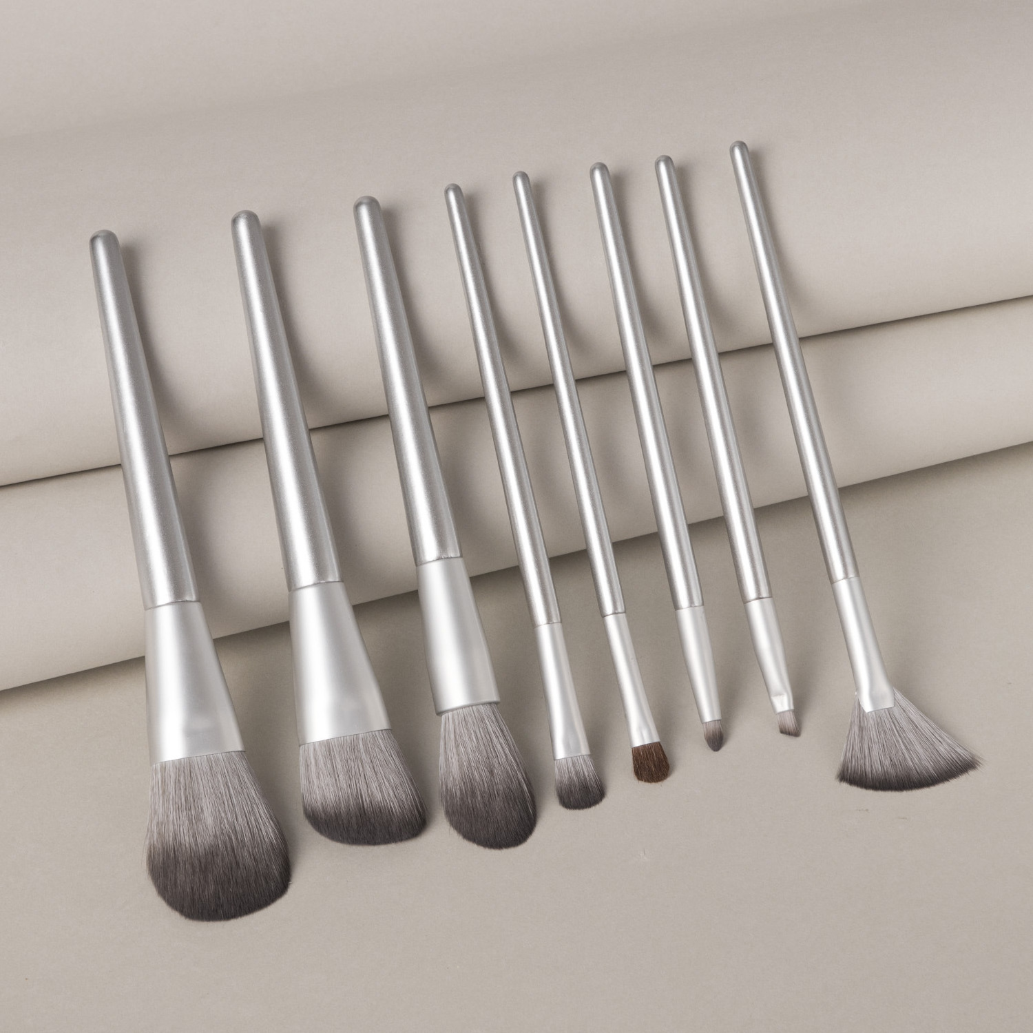 8Pcs Silver Color Wood Handle  Makeup Brush Set Foundation Powder Eyeshadow  Cosmetic Make up Brushes Kit