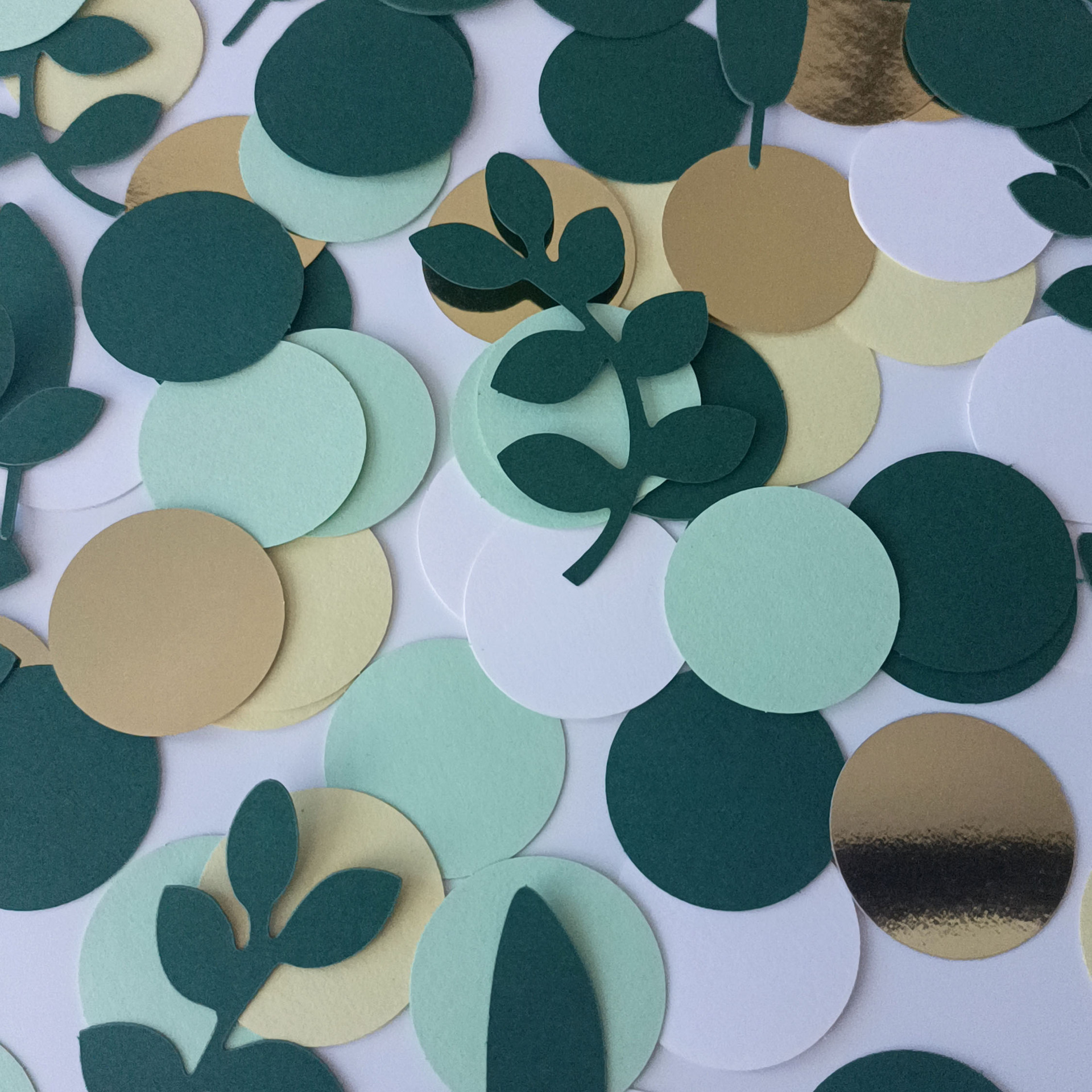 Customized Jungle Theme Round Leaves Confetti Baby Girl Boy Baby Shower Happy Birthday Party Paper Table Confetti