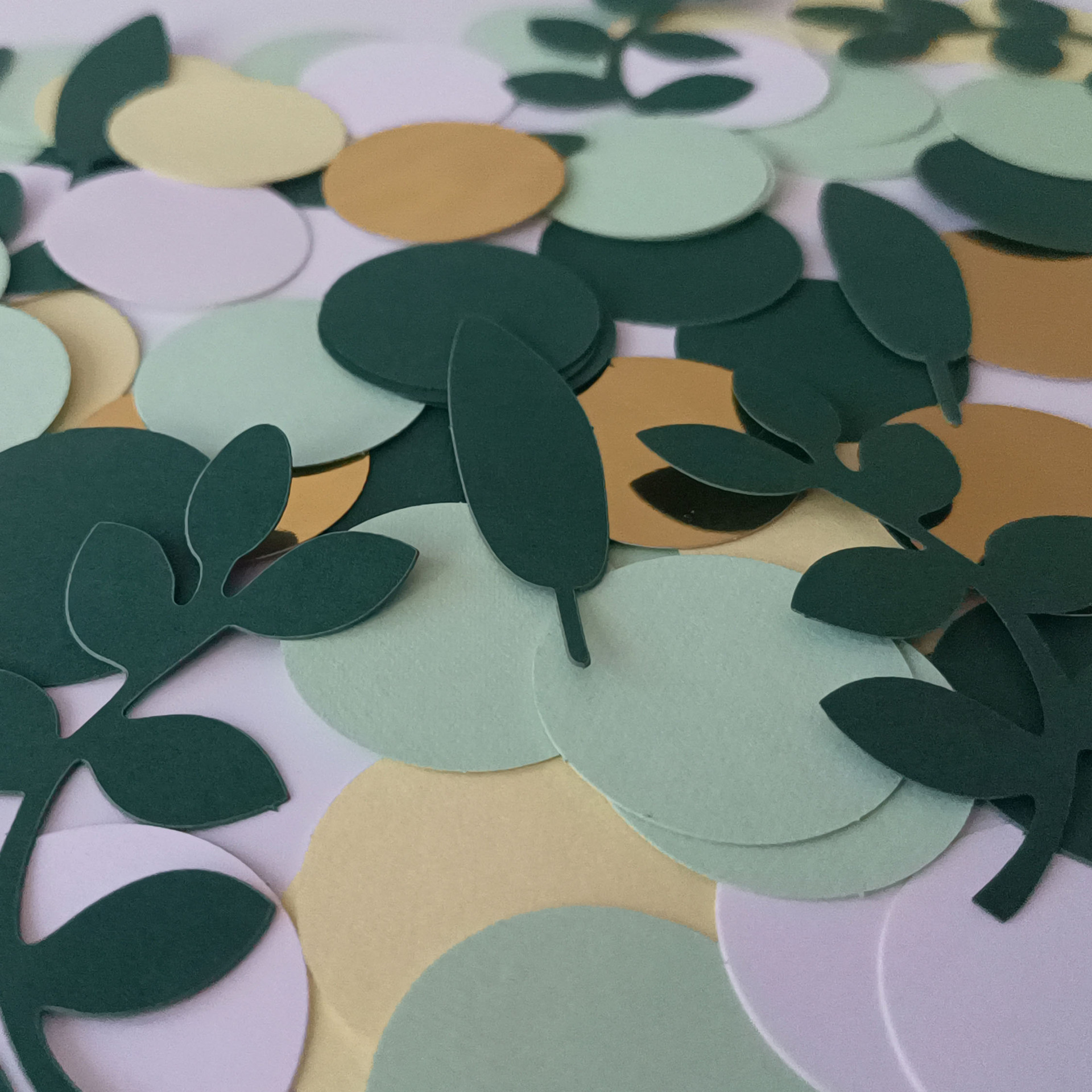 Customized Jungle Theme Round Leaves Confetti Baby Girl Boy Baby Shower Happy Birthday Party Paper Table Confetti