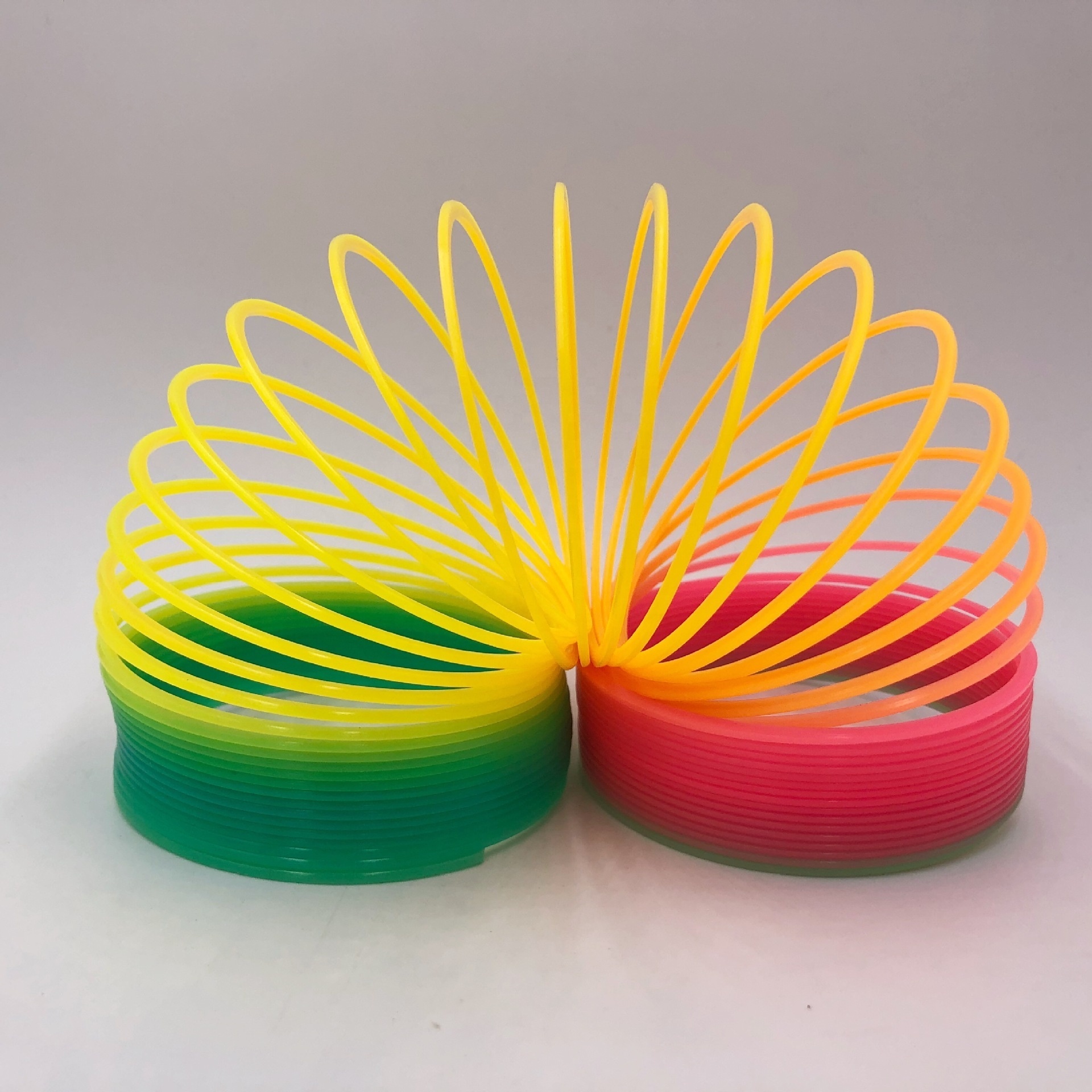 Wholesale Early Educational Colorful Rainbow Circle toys Magic Rainbow slinkying toy Spring plastic for Kids Gifts