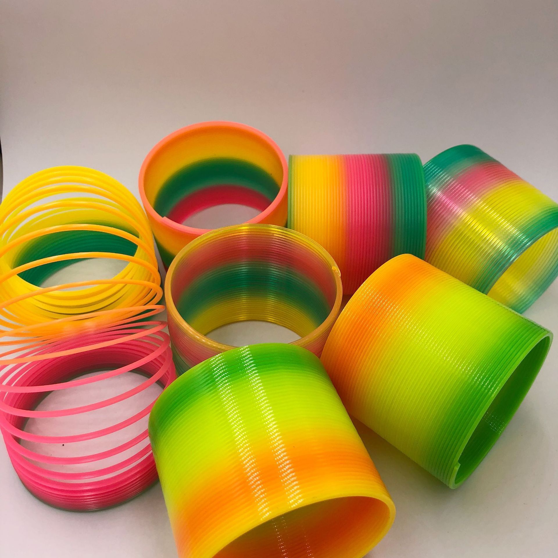 Wholesale Early Educational Colorful Rainbow Circle toys Magic Rainbow slinkying toy Spring plastic for Kids Gifts