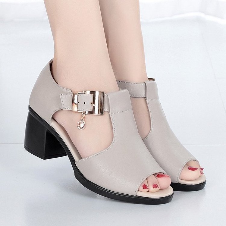 Wholesale in stock sandals women's summer new thick heel soft sole hollow out comfortable fashion mom shoes