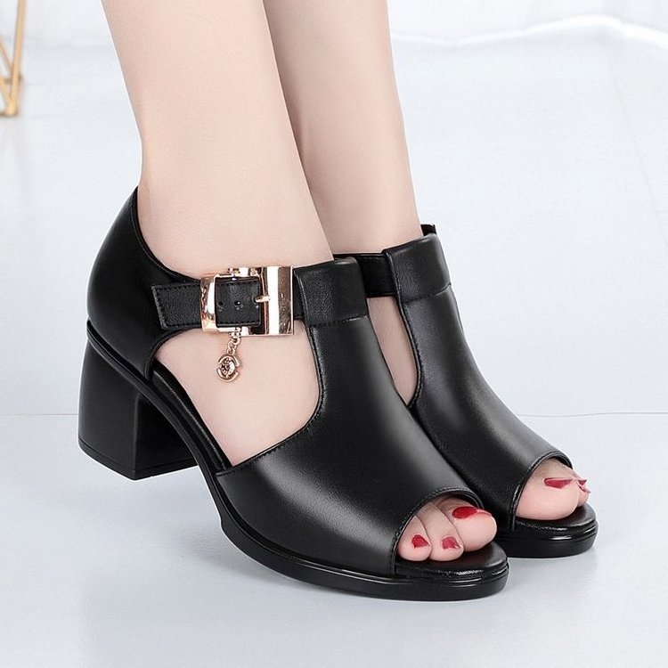 Wholesale in stock sandals women's summer new thick heel soft sole hollow out comfortable fashion mom shoes