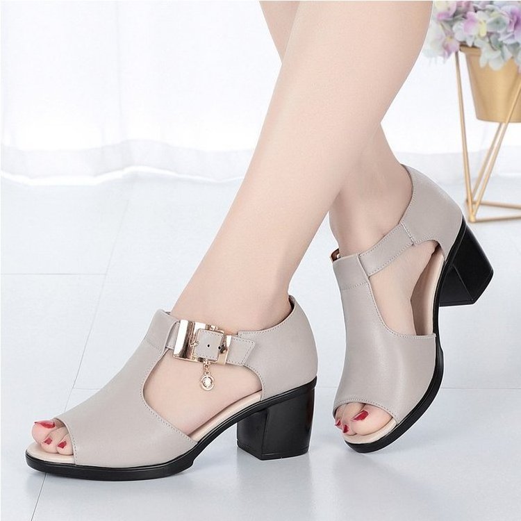 Wholesale in stock sandals women's summer new thick heel soft sole hollow out comfortable fashion mom shoes