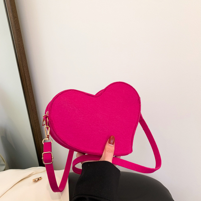 2023 Women's fashion simple pure color heart small bag Korean version of foreign style shoulder bag