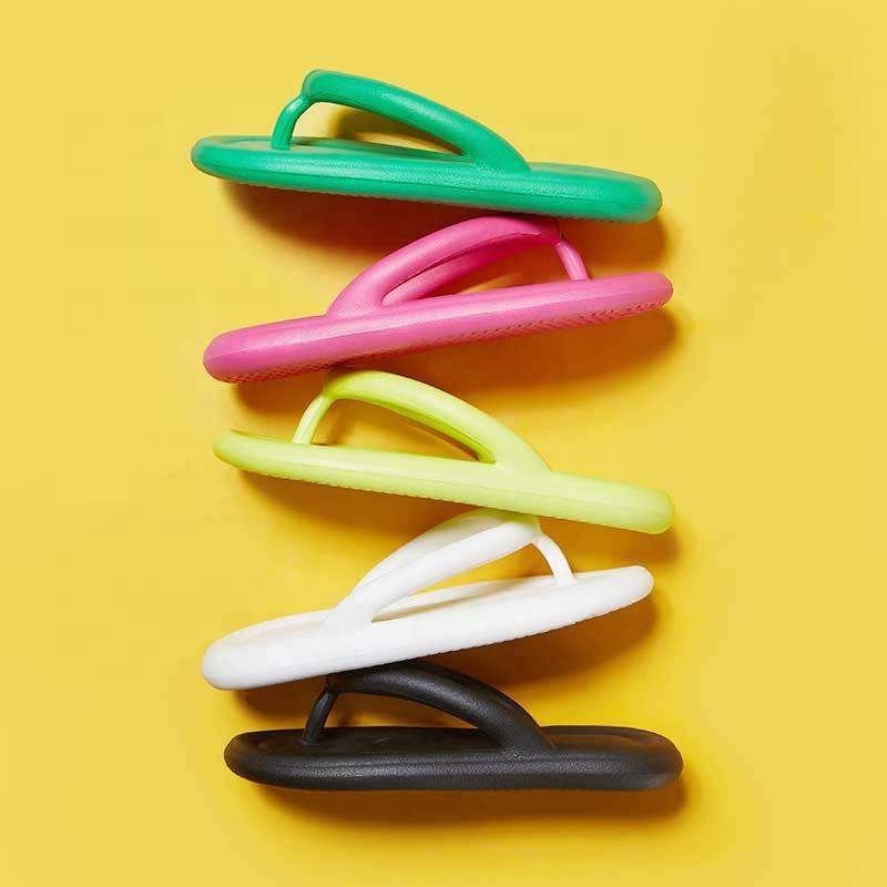 Wholesale Summer Light Weight Beach Wear Flat Eva Slippers For Unisex Non-slip Soft Bottom Sandals Ladies Jelly Color Flip Flops