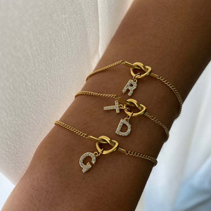 Trendy Custom 26-Letter Love Know Charm Personalized Jewelry 18k Gold Plated Stainless Steel Cuban Chain Bracelet for Gifts