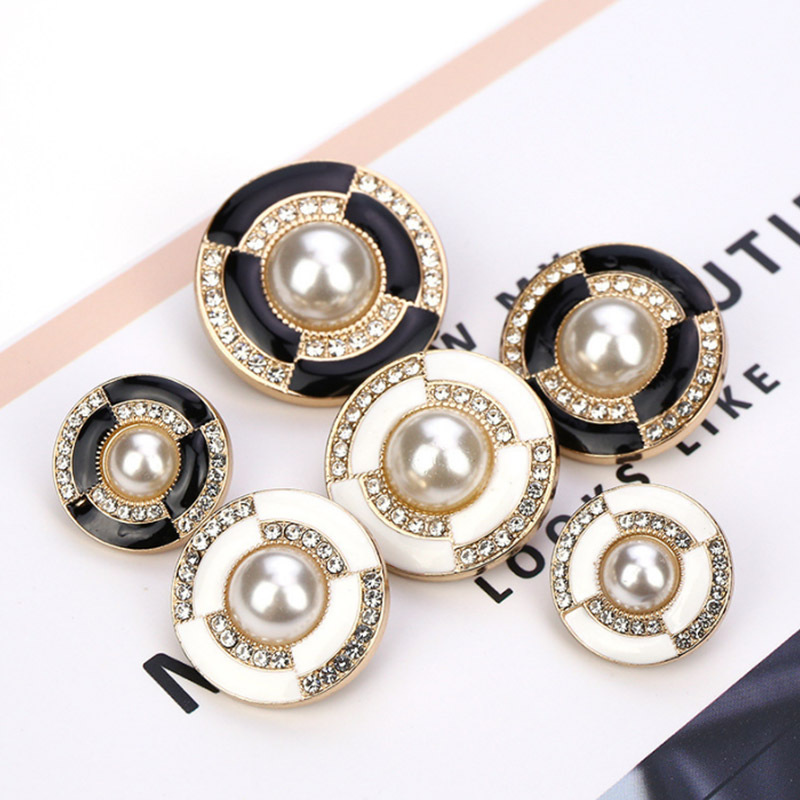 Custom luxurious Flower cutout metal Round Button for Garment Retro Vintage Alloy Coat Pearl Suit Jacket Rhinestone Buttons