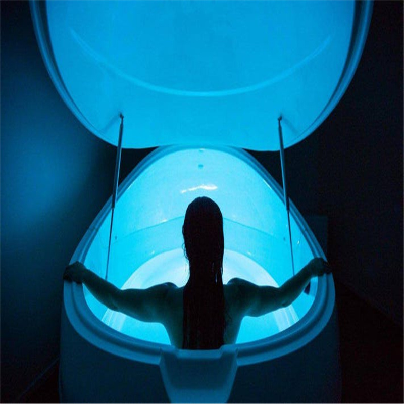 Floating Pods/ Sensory Deprivation Tanks / Caisson Isolation Sensorielle and hyperbaric oxygen chamber