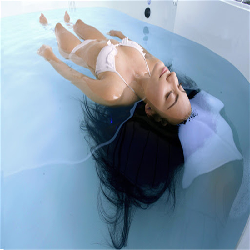 Floating Pods/ Sensory Deprivation Tanks / Caisson Isolation Sensorielle and hyperbaric oxygen chamber