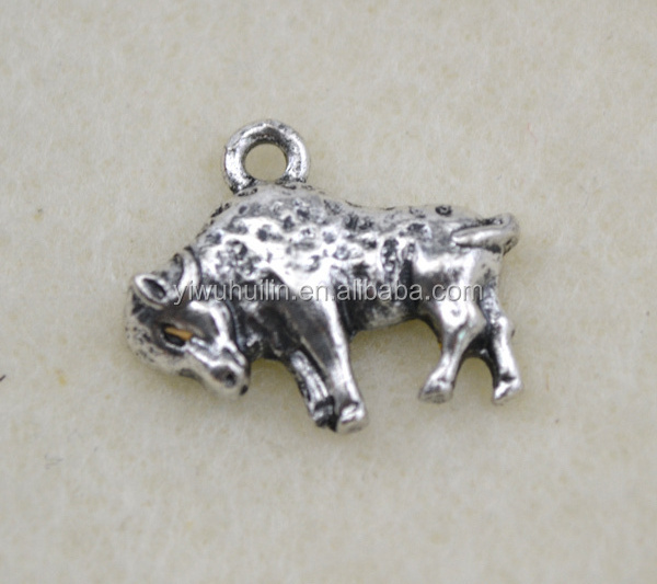 DSC 9554 Yiwu Huilin jewelry Fashion Antique silver North America Buffalo Pendant Cow Boy Bull Pendant