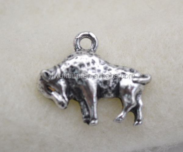 DSC 9554 Yiwu Huilin jewelry Fashion Antique silver North America Buffalo Pendant Cow Boy Bull Pendant